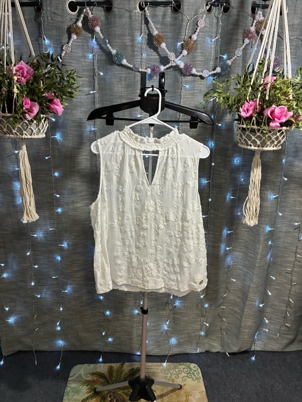 🌻 2/$25 - MICHAEL KORS White Sleeveless Textured Ruffle Neck Top